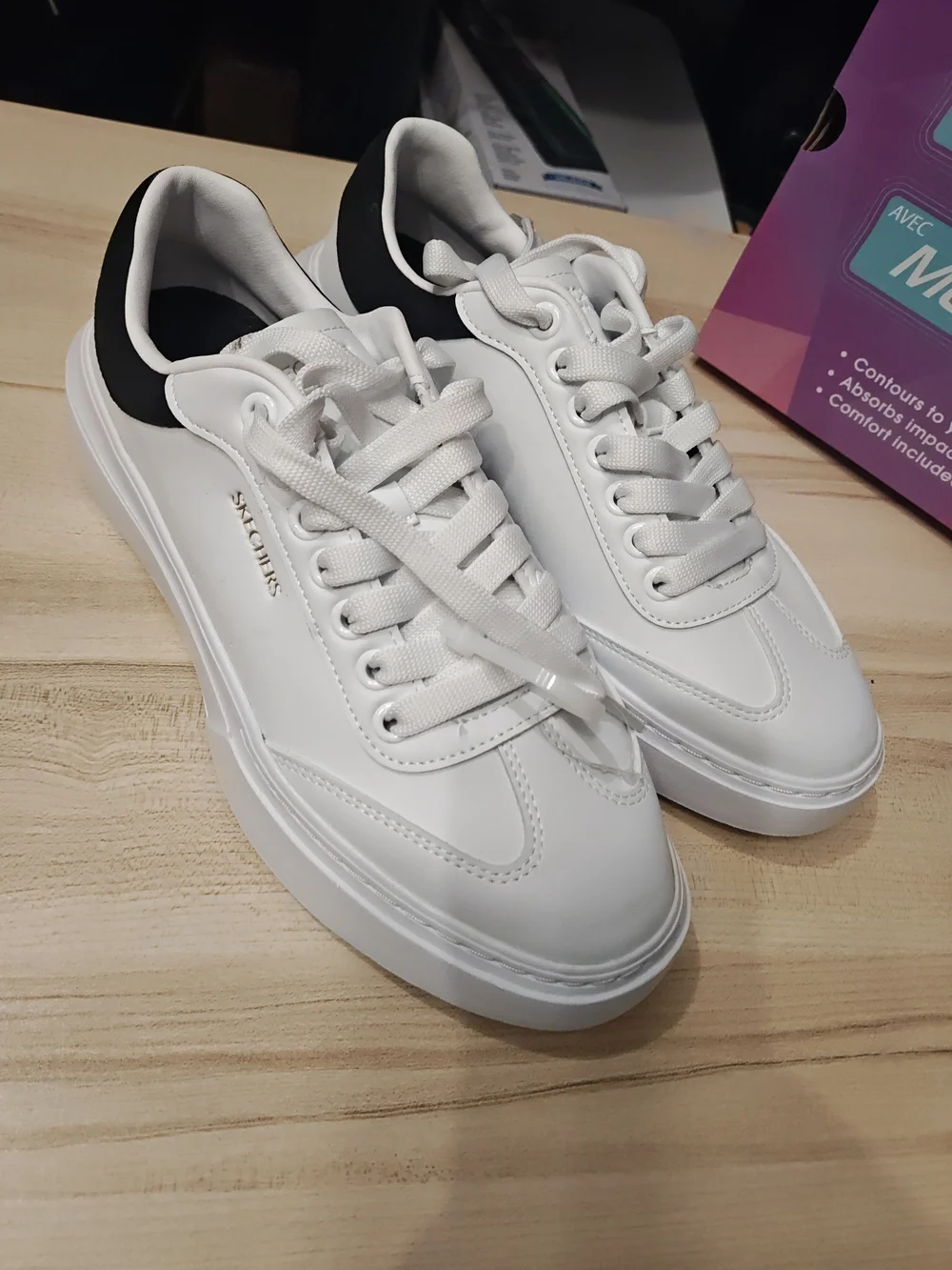 Skechers sleek white